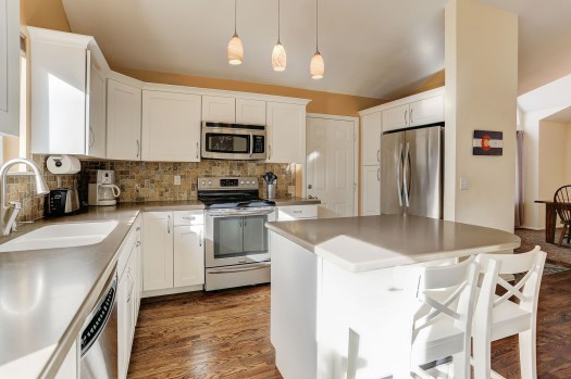 5366-e-130th-pl_kitchen-4